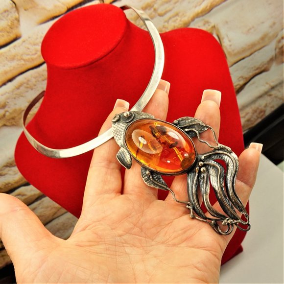 HUGE AMBER STERLING FISH PENDANT WITH OMEGA WIRE NECKLACE, SUPER RARE JEWELRY - Picture 2 of 10